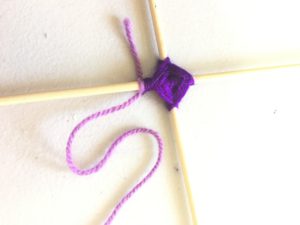 Cómo hacer un amuleto o Mandala de lana